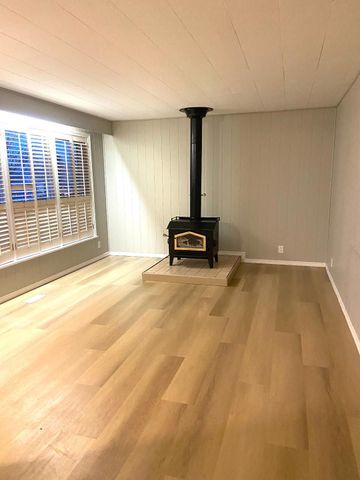 For Lease - 230 Boyers Side Road, Georgina, Ontario - Photo 2