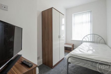 5 bedroom semi-detached house to rent - Photo 3