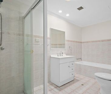 Stylish & Conveniently Located Apartment - Photo 2