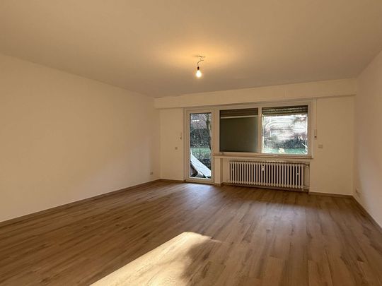 KREFELD-BOCKUM - FRISCH MODERNISIERTE 3-ZIMMERWOHNUNG MIT TERRASSE & GARTEN NAHE BOCKUMER PLATZ - Photo 1