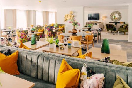 2 bedroom retirement property to rent - Photo 3