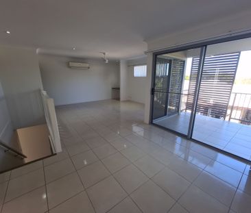 Modern Air Conditioned Townhouse - Photo 1