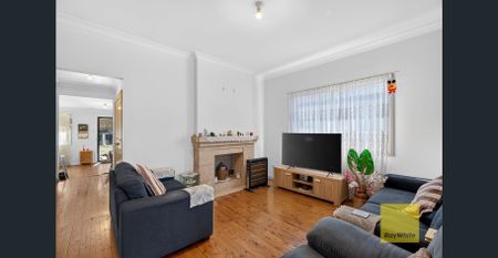 Easy Living Just Moments from Umina Beach - Photo 2
