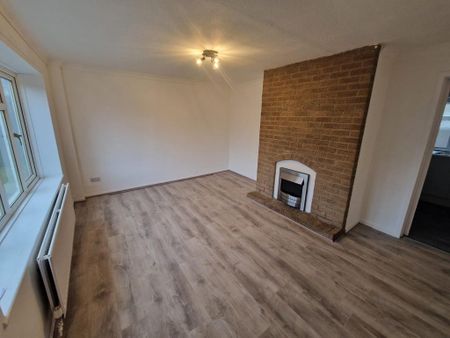 2 bedroom end of terrace house to rent - Photo 2