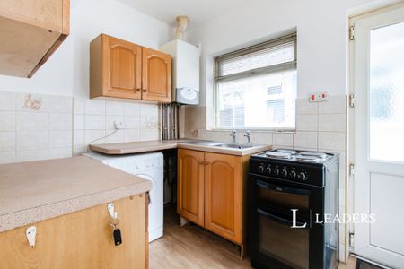 2 bedroom detached to rent West Way, Bournemouth - Photo 2