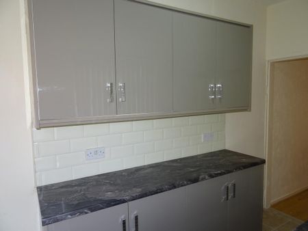 2 bedroom terraced house to rent - Photo 3