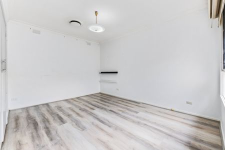 Stylish Renovated Living in a Prime Hawthorn East Location - Photo 2