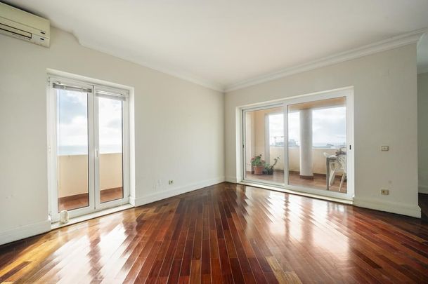 4 Bedroom Apartment with swimming pool, Monte Estoril, Cascais - Photo 1