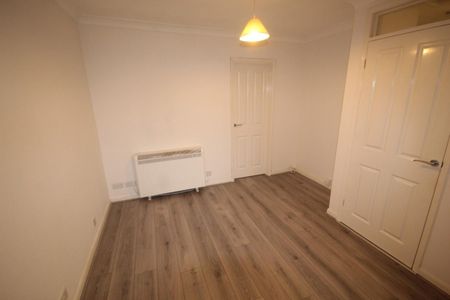 Knockhall Road, Greenhithe, DA9 9HJ - Photo 4