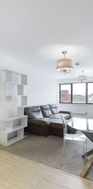 Butler House, Maidenhead Butler House, Maidenhead - Photo 1