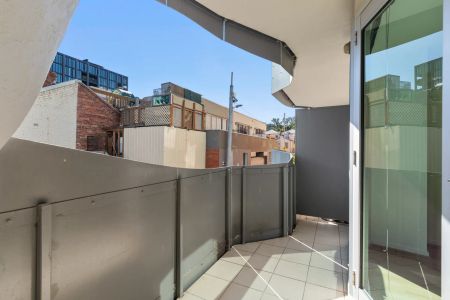 Contemporary Two-Bedroom Apartment in a Boutique Carlton Laneway Setting - Photo 4