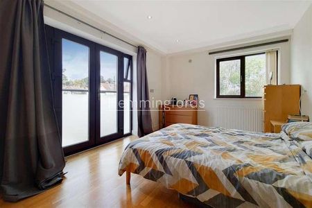 Maple Leaf Court, Broomfield Lane, Palmers Green, N13 - Photo 4