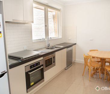 TOP FLOOR APARTMENT! - Photo 6