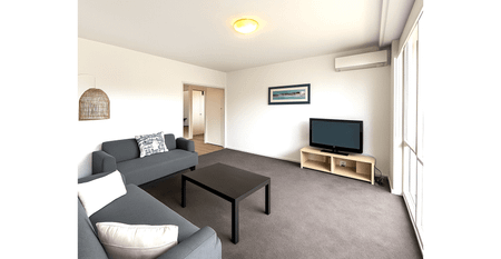 Fully Furnished 3-bedroom Unit for rent in StKilda💥next to the beach. Walkable to Acland & Barkly Street action - Photo 4