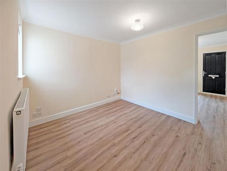 2 bedroom semi-detached house to rent - Photo 4