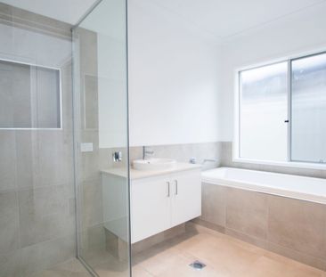 Modern Family Home in the Heart of Ballina - Photo 4