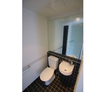 Stylish, Furnished Studio Apartment in a Prime Inner-City Location - Photo 2