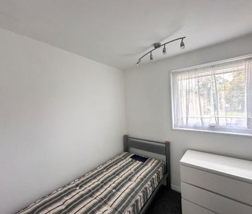 4 bedroom semi-detached house to rent - Photo 3
