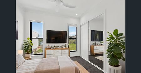 New Home with A/C & Flexible Living - Walk to Shops, Schools & Bus - AVAILABLE NOW - Photo 3