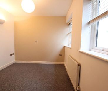 1 bedroom mews to rent - Photo 2