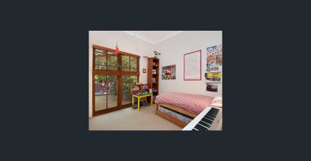 Beautiful family home brimming with period detailing - Photo 4