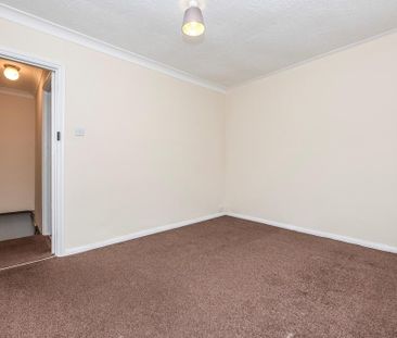 2 bedroom end of terrace house to rent - Photo 3