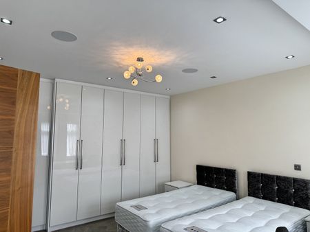 6 Bed Semi-Detached House, Saddlescombe Way, N12 - Photo 5