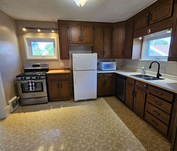For Lease - 102 Catharine Street, Belleville, Ontario - Photo 1