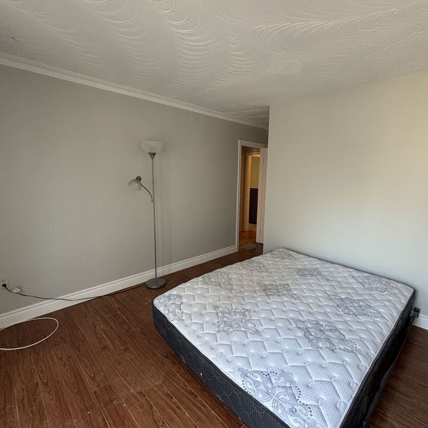 For Lease - 400 Parliament Street, Toronto, Ontario - Photo 1
