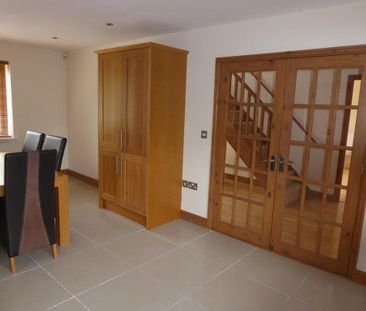4 bedroom detached house to rent - Photo 2