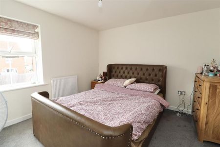 3 bedroom semi-detached house to rent - Photo 3