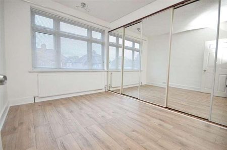 Carlton Road, Gidea Park, Essex, RM2 - Photo 4