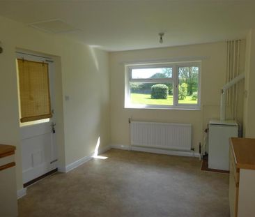 4 bedroom detached house to rent - Photo 2