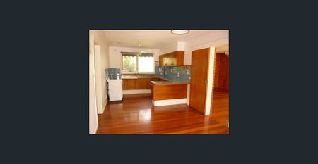 Convenient family home in the heart of Burwood - Photo 5