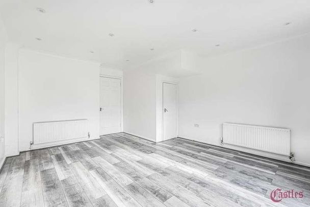 Hennessy Road, Edmonton, N9 - Photo 1