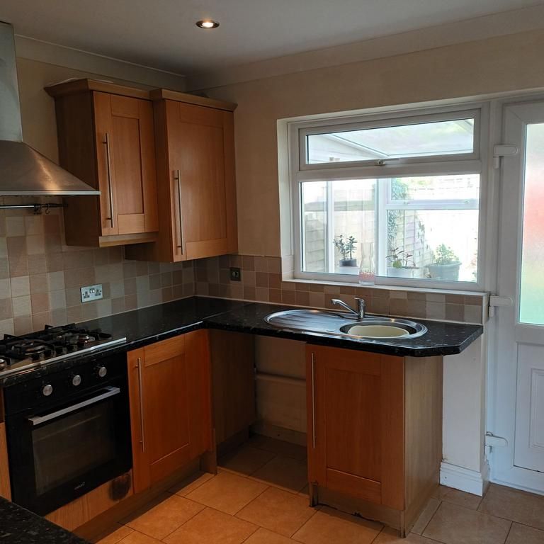 3 bedroom terraced house to rent - Photo 1