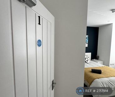1 bedroom in a house share to rent - Photo 2