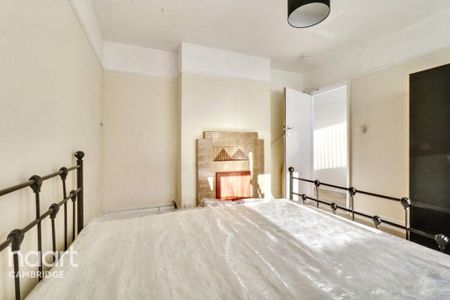 3 bedroom semi-detached bungalow to rent - Photo 4