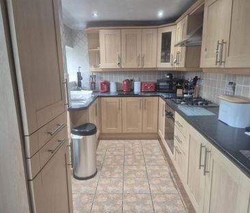 3 bedroom semi-detached house to rent - Photo 6
