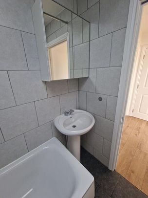 2 Bed Flat, Beatrice Avenue, SW16 - Photo 1