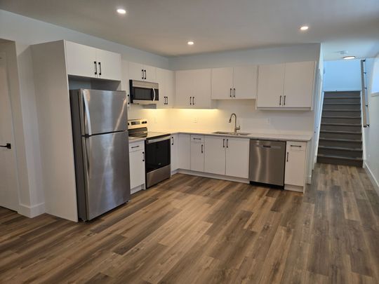 For Lease - 8 Aldersgate Drive Unit# B, Belleville, Ontario - Photo 1