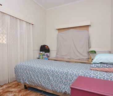 Beautiful home in ideal location - Photo 2