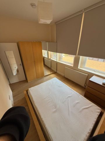 1 Bed Flat, Newburgh Road, W3 - Photo 3
