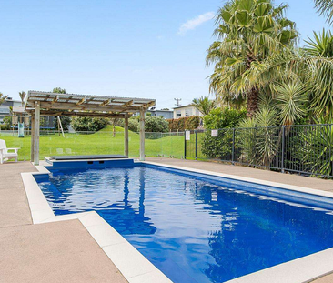 Stunning Orewa 4BR Townhouse w/ Amenities - Photo 3