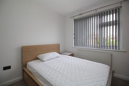 1 bedroom in a house share to rent - Photo 5