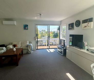 3-Bedroom House in Central Mairangi Bay - Photo 2