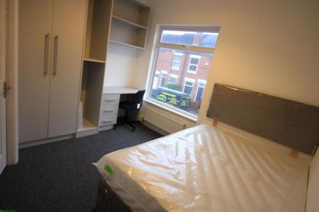 4 bedroom terraced house to rent - Photo 5