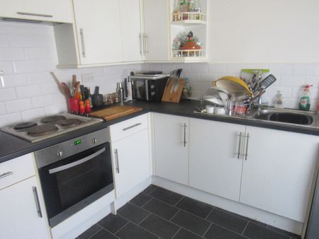 2 Bed Flat, Basement, BS6 - Photo 4