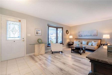 For Lease - 100 Larchwood Circle Unit# Upper, Welland, Ontario - Photo 2