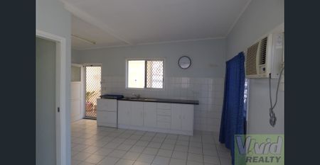 Neat 1 Bedroom Flat - Great Location - Photo 5